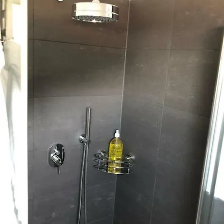 Modernes Auf Der Sonnenterrasse *